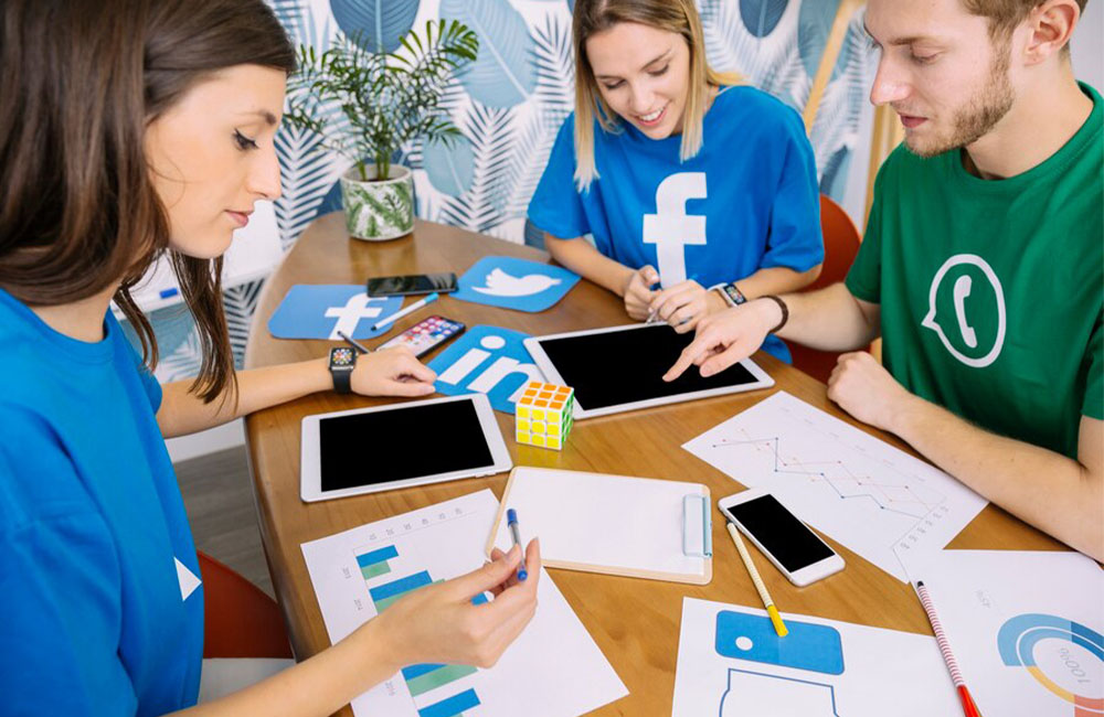 The Rise of Employee Advocacy on Social Media, customers, game, employee, society, Companies, workers